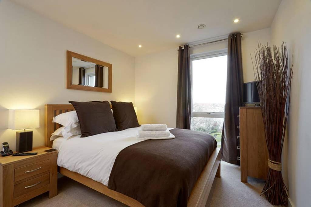 Modern Apartment At Slough Station, London In 18 Mins! Exterior foto